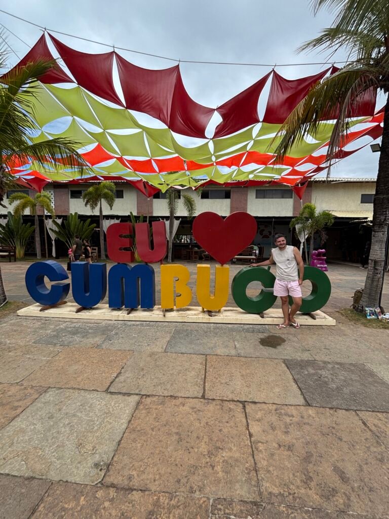 Letreiro Eu amo Cumbuco
